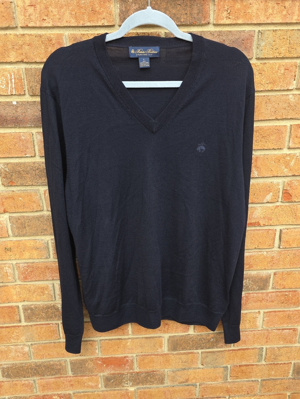 Brooks Brothers Men's V-Neck Sweater in Navy Blue Size Large